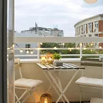 Downtown Tineretului Oasis -- New Building -- Self Check-in -- 1min Metro Station