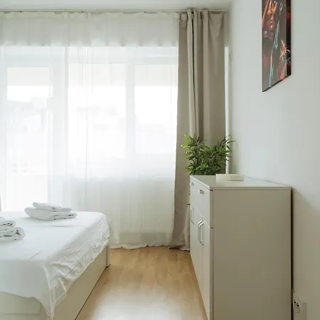 Apartment Downtown Tineretului Oasis -- New Building -- Self Check-in -- 1min Metro Station Bucharest