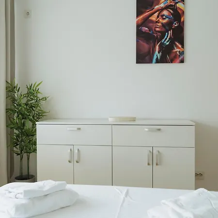 Downtown Tineretului Oasis -- New Building -- Self Check-in -- 1min Metro Station *