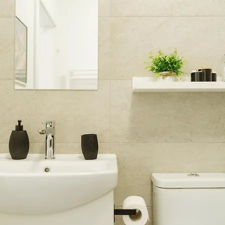 Downtown Tineretului Oasis -- New Building -- Self Check-in -- 1min Metro Station Apartment Bucharest