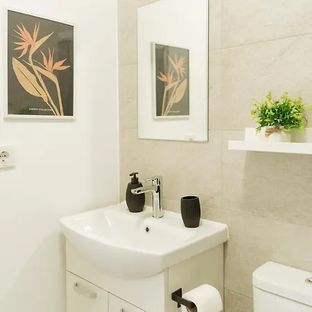 Downtown Tineretului Oasis -- New Building -- Self Check-in -- 1min Metro Station * Bucharest