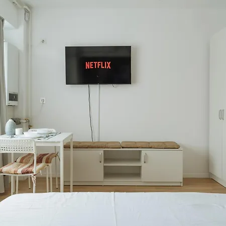 Downtown Tineretului Oasis -- New Building -- Self Check-in -- 1min Metro Station Bucharest