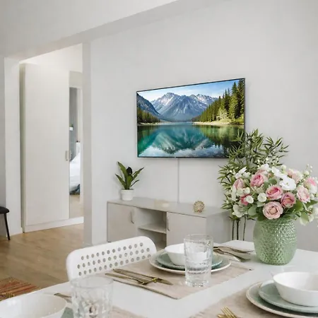 Downtown Tineretului Oasis -- New Building -- Self Check-in -- 1min Metro Station דירה בוקרשט