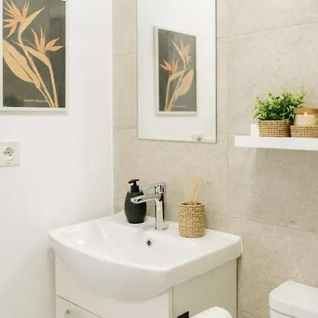 Apartment Downtown Tineretului Oasis -- New Building -- Self Check-in -- 1min Metro Station