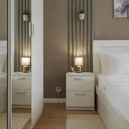 Downtown Tineretului Oasis -- New Building -- Self Check-in -- 1min Metro Station Boekarest