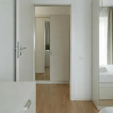 Downtown Tineretului Oasis -- New Building -- Self Check-in -- 1min Metro Station בוקרשט