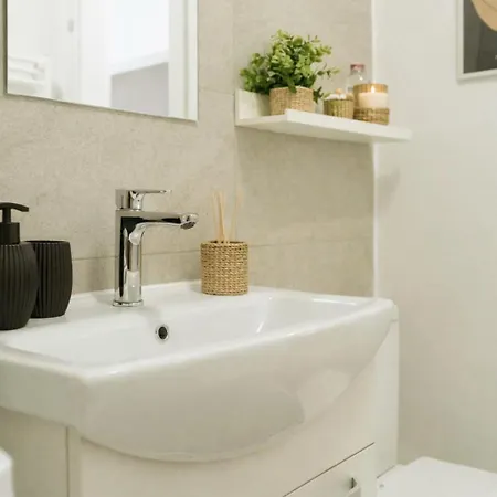 Apartment Downtown Tineretului Oasis -- New Building -- Self Check-in -- 1min Metro Station *