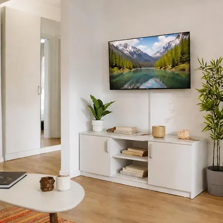 Downtown Tineretului Oasis -- New Building -- Self Check-in -- 1min Metro Station *