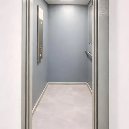 Downtown Tineretului Oasis -- New Building -- Self Check-in -- 1min Metro Station Bucarest