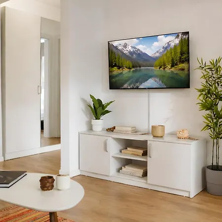 Downtown Tineretului Oasis -- New Building -- Self Check-in -- 1min Metro Station Apartamento