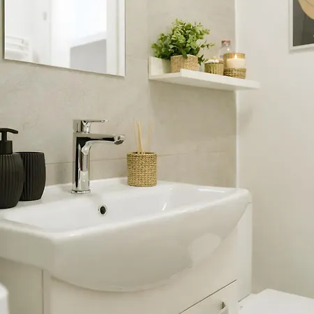 Appartement Downtown Tineretului Oasis -- New Building -- Self Check-in -- 1min Metro Station Bucarest