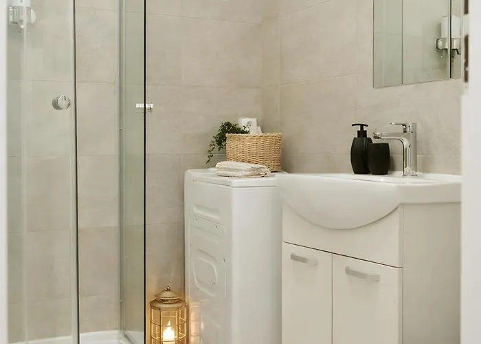 Downtown Tineretului Oasis -- New Building -- Self Check-in -- 1min Metro Station