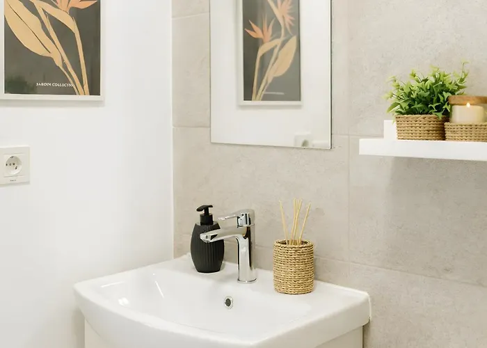 Downtown Tineretului Oasis -- New Building -- Self Check-in -- 1min Metro Station *