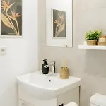Downtown Tineretului Oasis -- New Building -- Self Check-in -- 1min Metro Station *